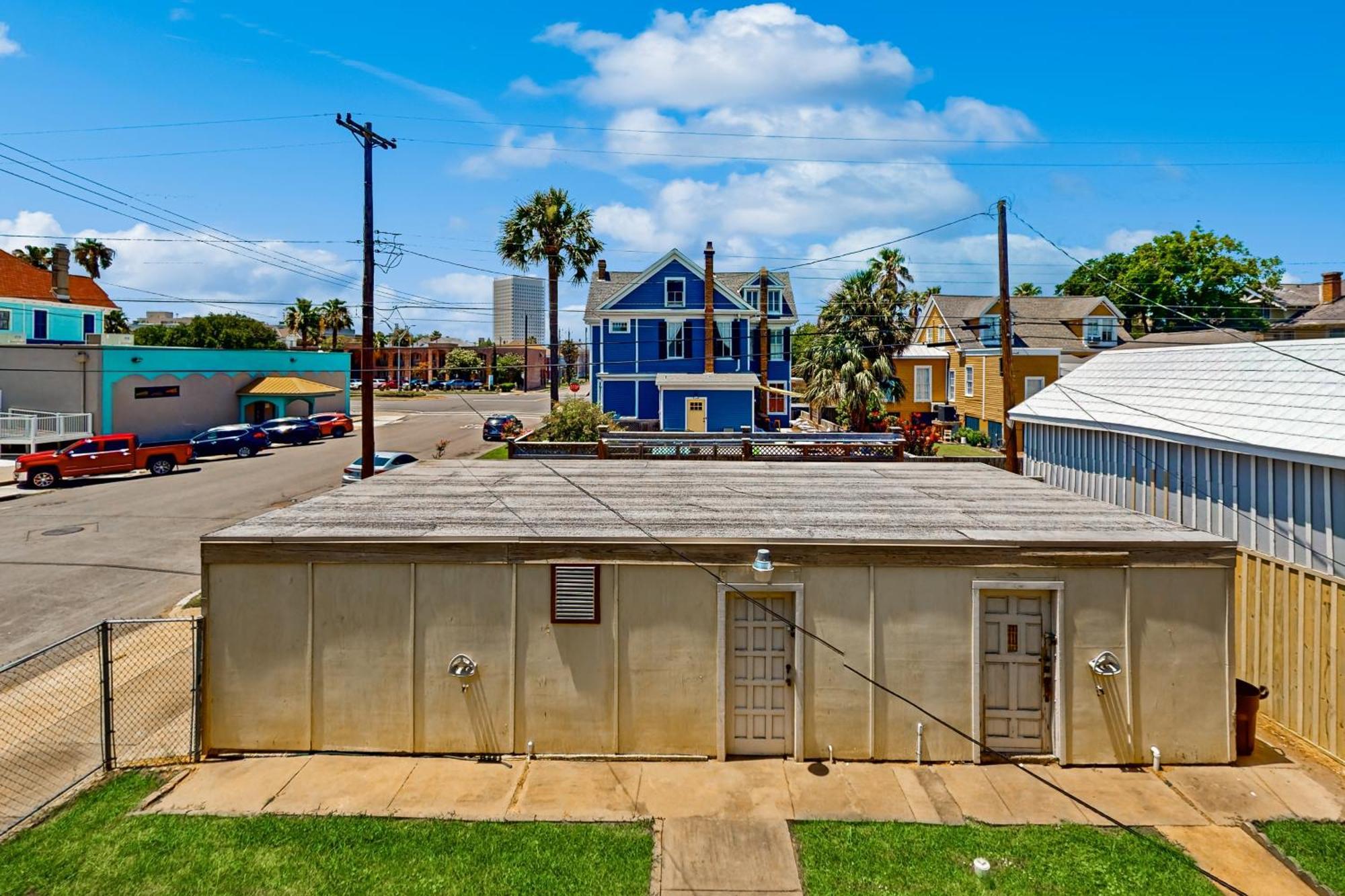 Under The Avenue Apartment Galveston Bagian luar foto