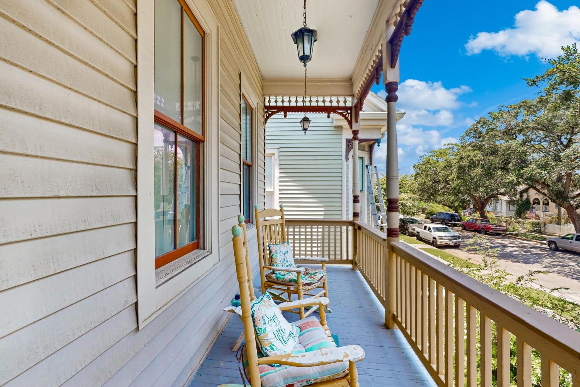 Under The Avenue Apartment Galveston Bagian luar foto